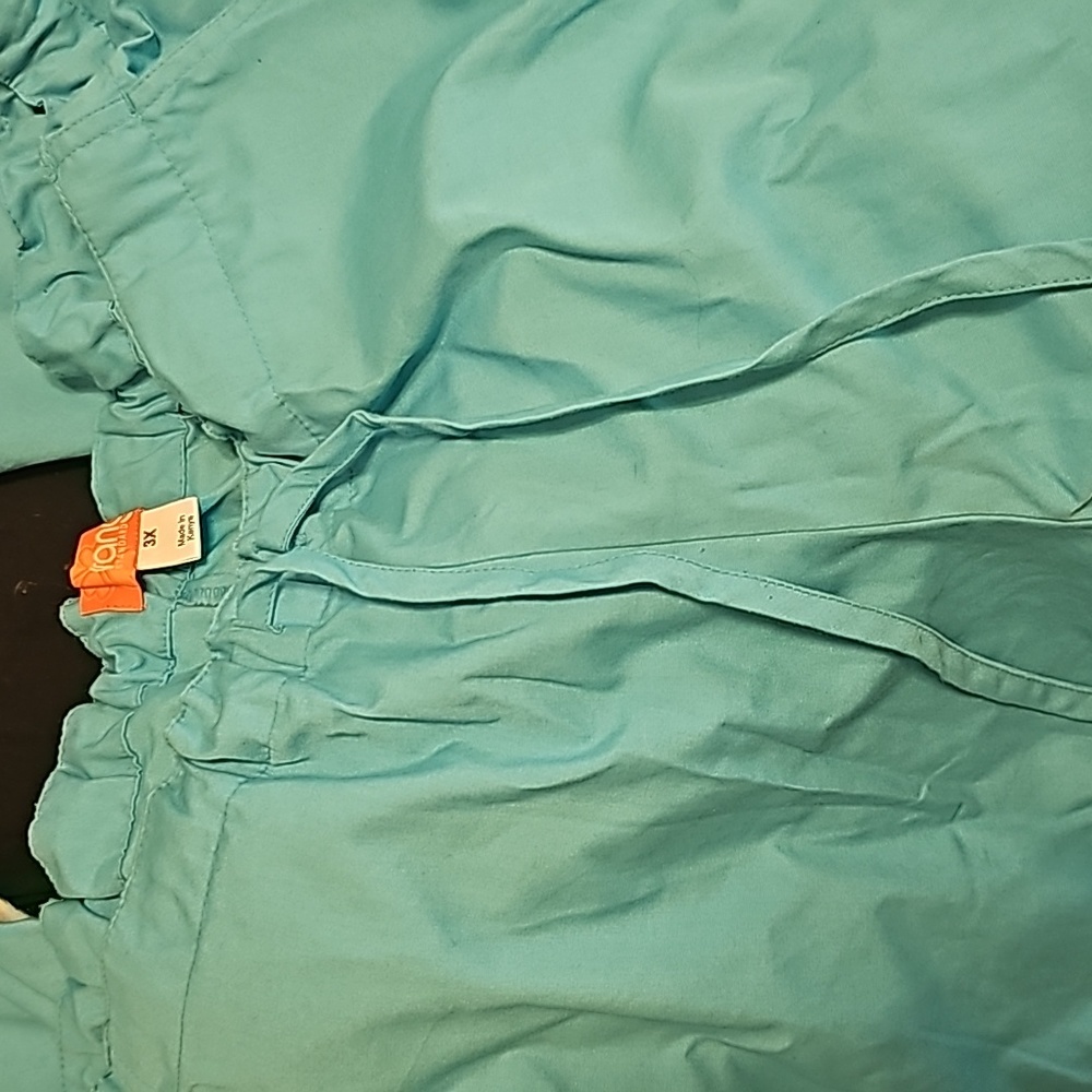 Scrub pants *PLUS SIZE* Never worn. Drawstrings/ elastic